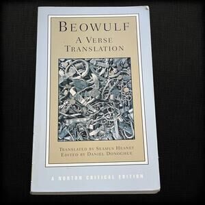 Beowulf: A Verse Translation (Norton Critical Editions)